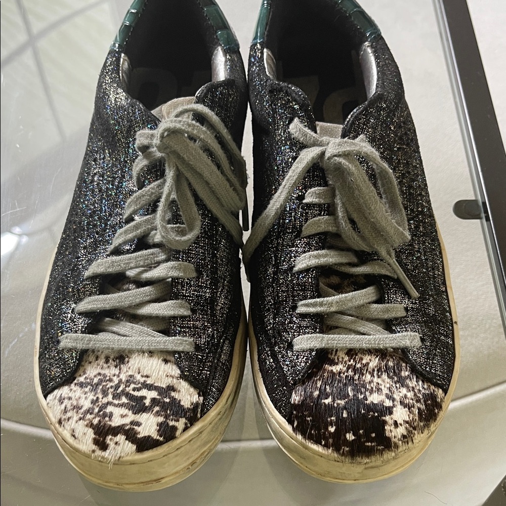 P448 Black and Gray Athletic Shoes